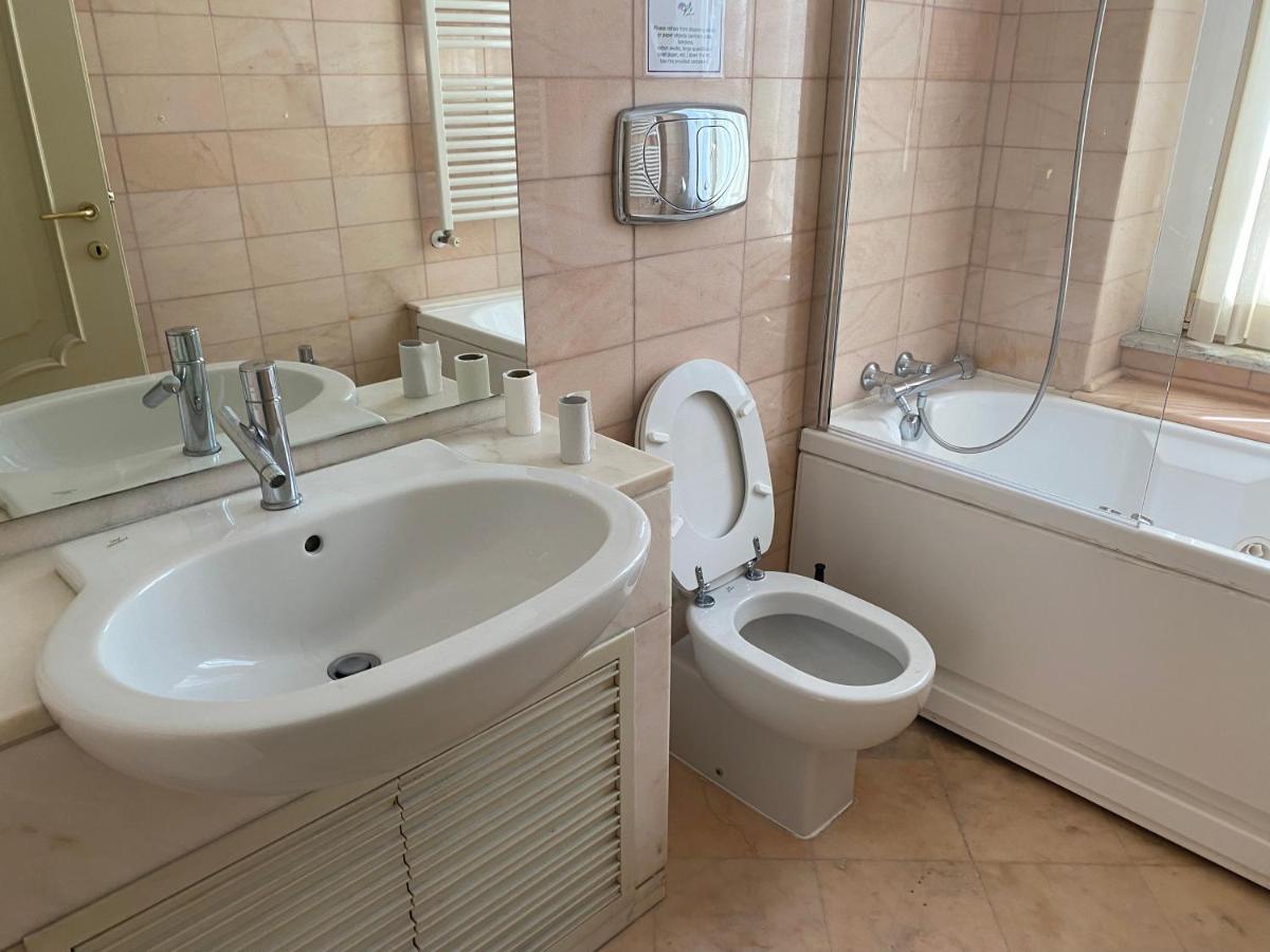 Rome Accomodation Рим Экстерьер фото