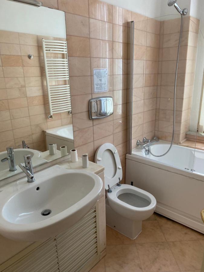 Rome Accomodation Рим Экстерьер фото